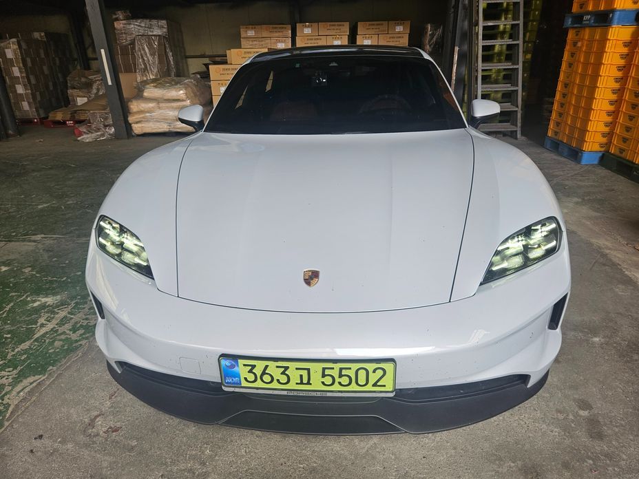 Porsche Taycan 2025