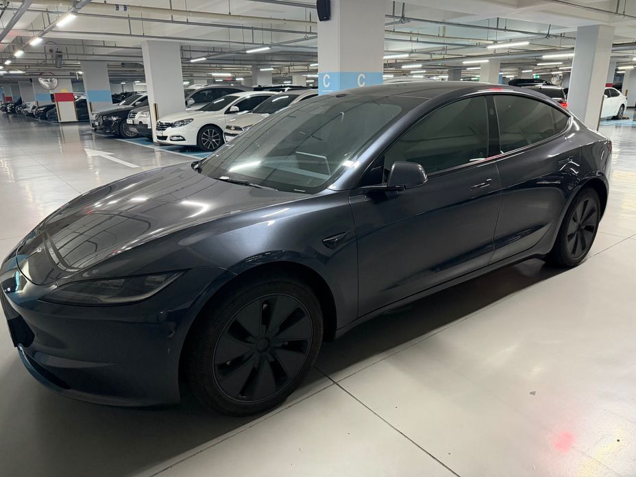 Tesla Model 3 2025