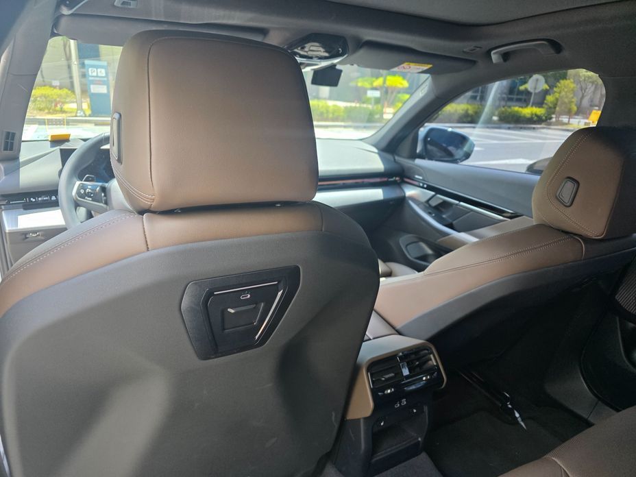 BMW 5-Series 2024