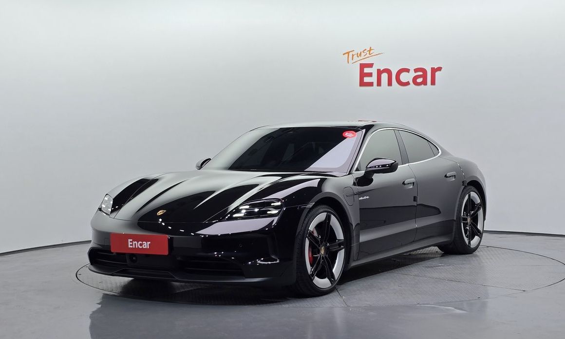 Porsche Taycan 2025