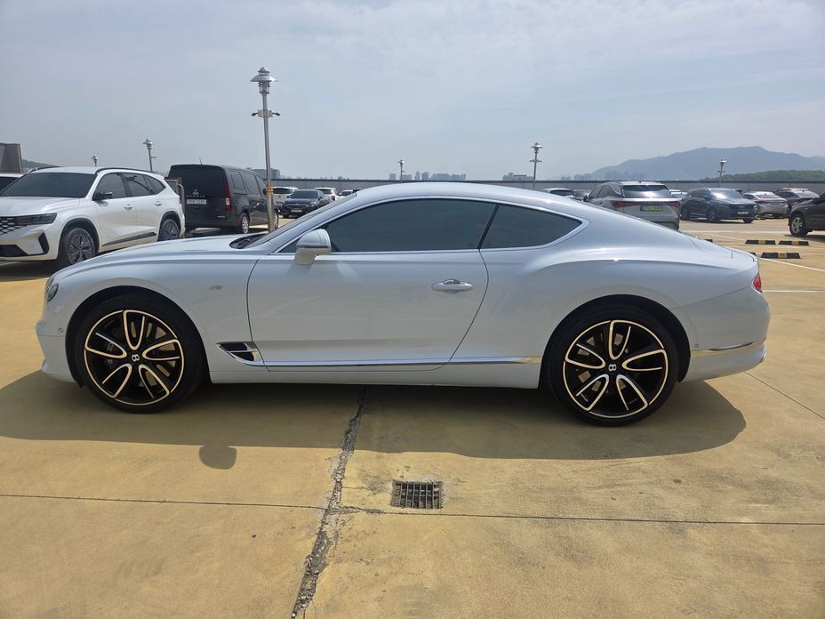 Bentley Continental 2022
