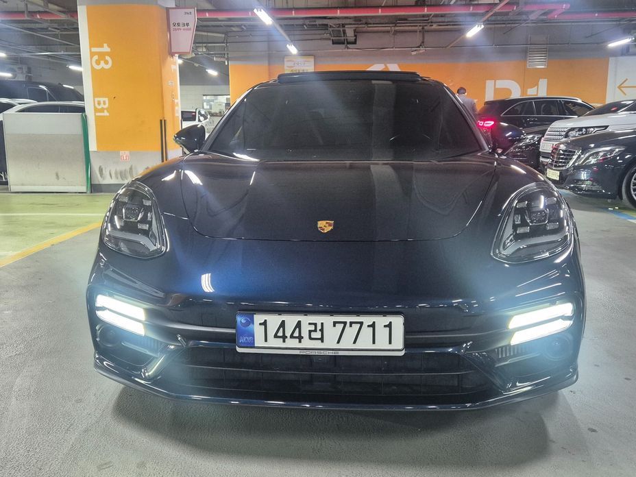 Porsche Panamera 2023