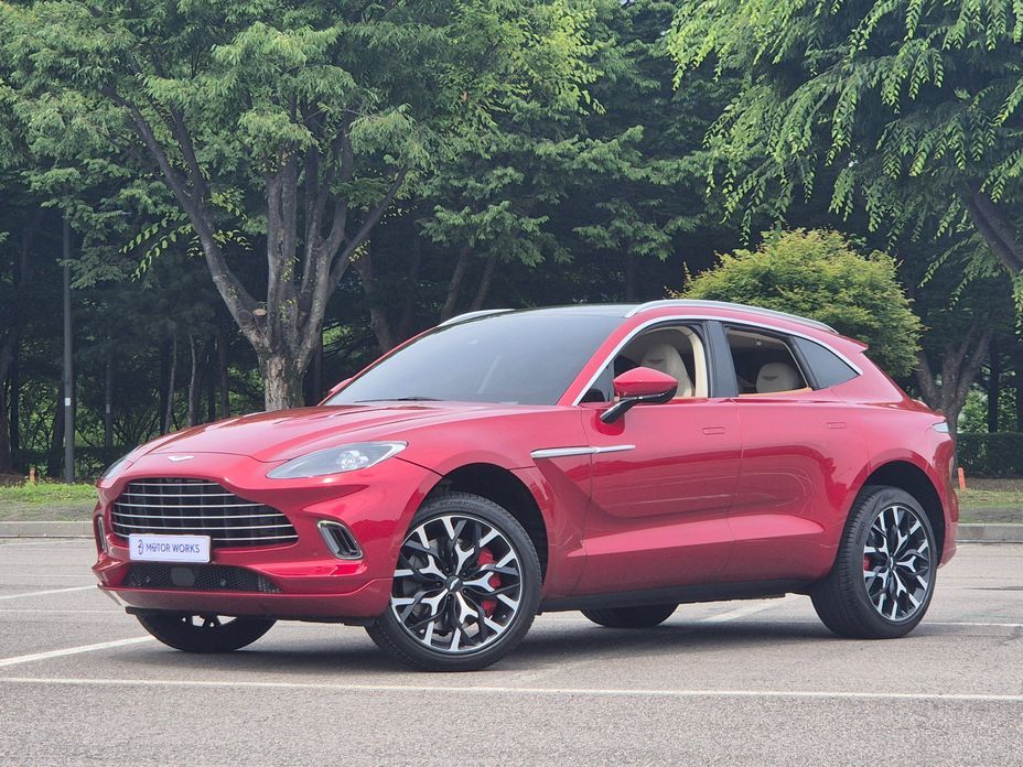 Astonmartin DBX 2022