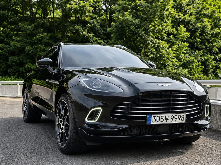 Astonmartin DBX 2023