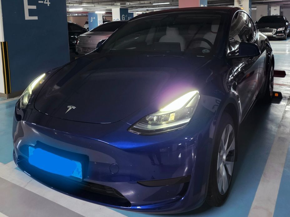 Tesla Model Y 2024