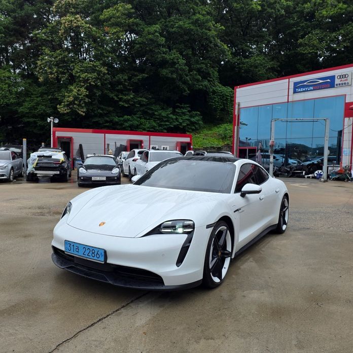 Porsche Taycan 2022
