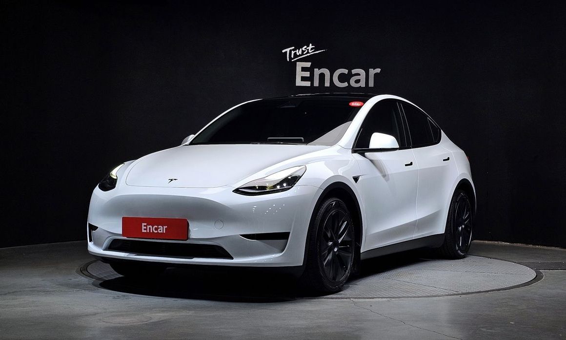 Tesla Model Y 2024