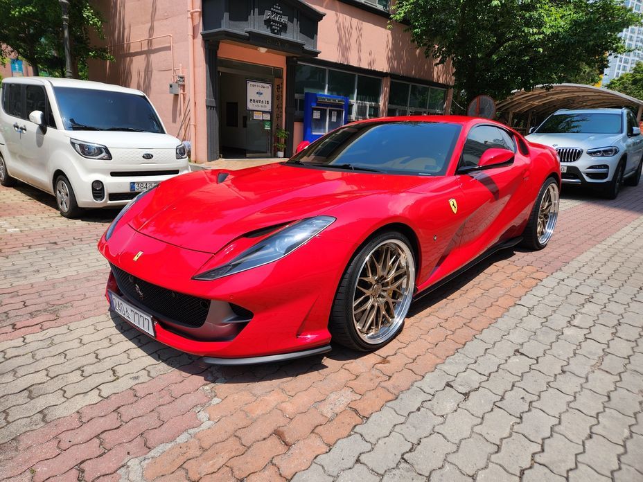 Ferrari 812 2019