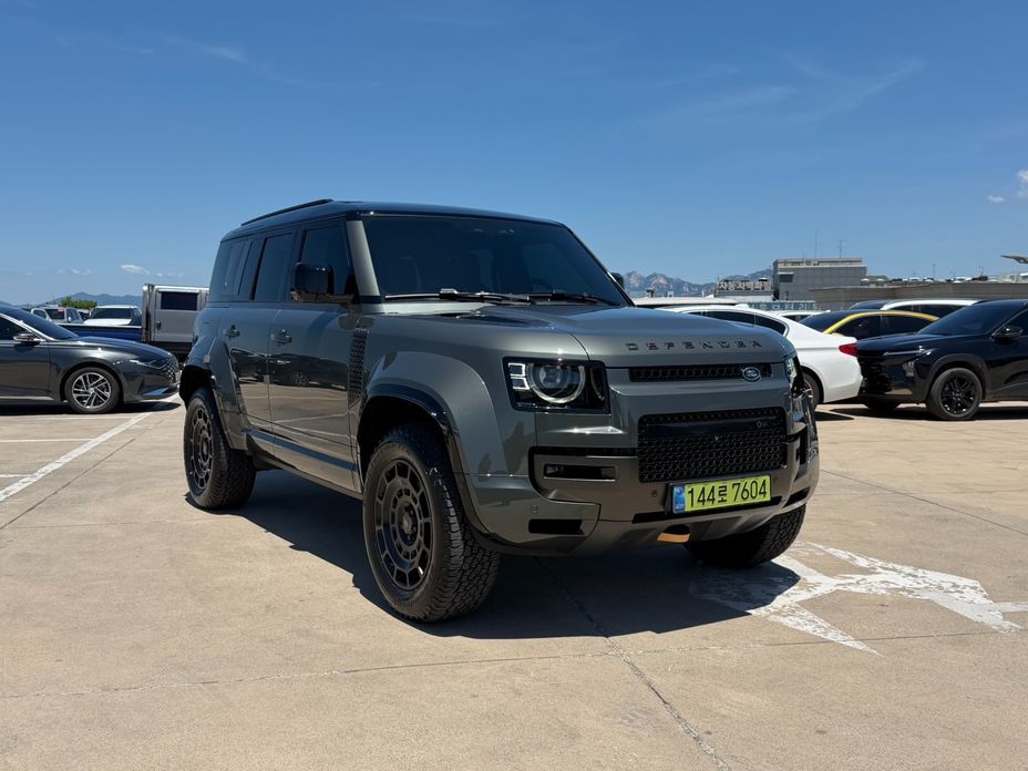 Land Rover Defender 2025