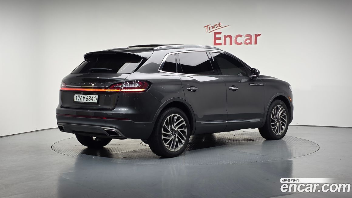 Lincoln Nautilus 2020