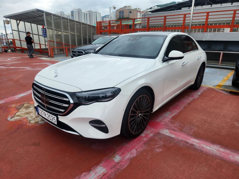 Mercedes-Benz E-Class 2024