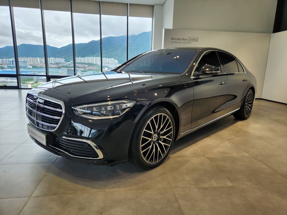 Mercedes-Benz S-Class 2025