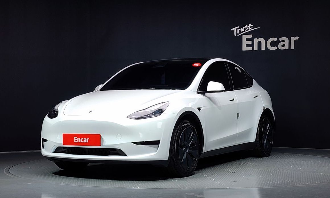 Tesla Model Y 2024
