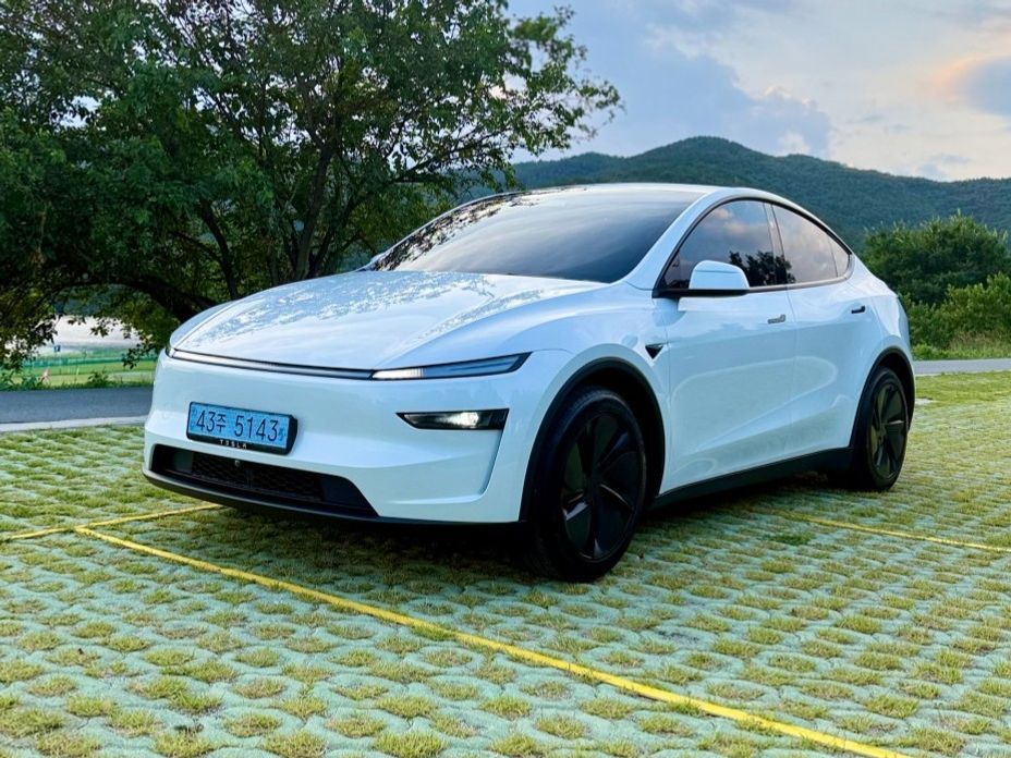 Tesla Model Y 2025