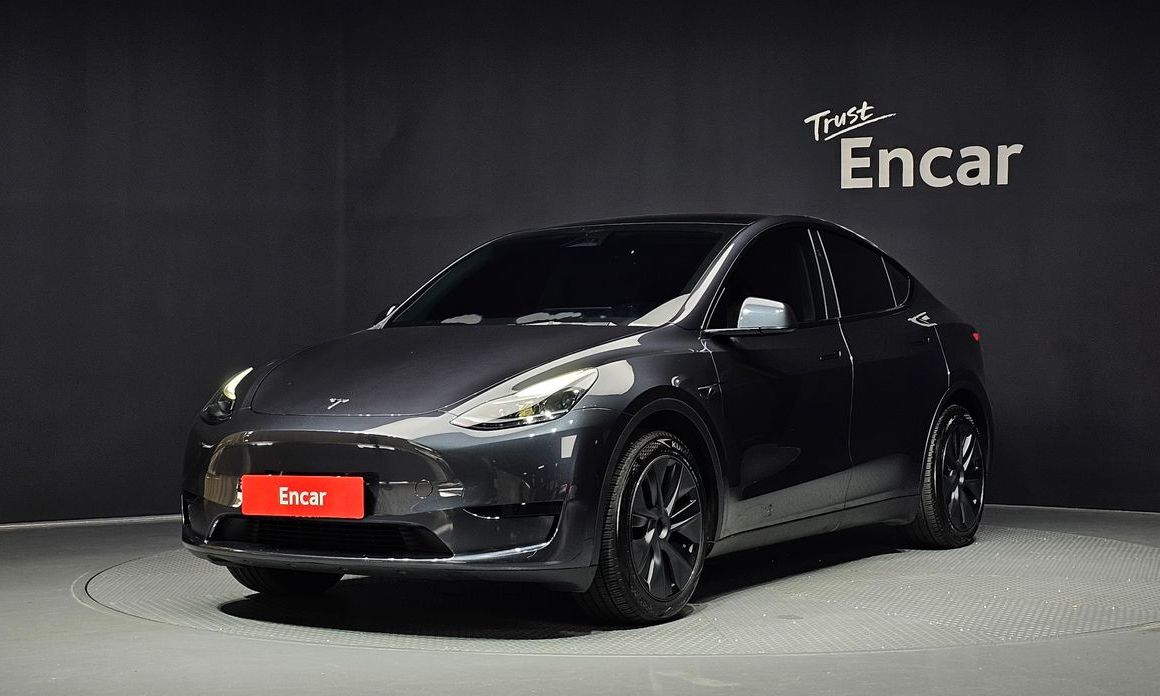 Tesla Model Y 2025