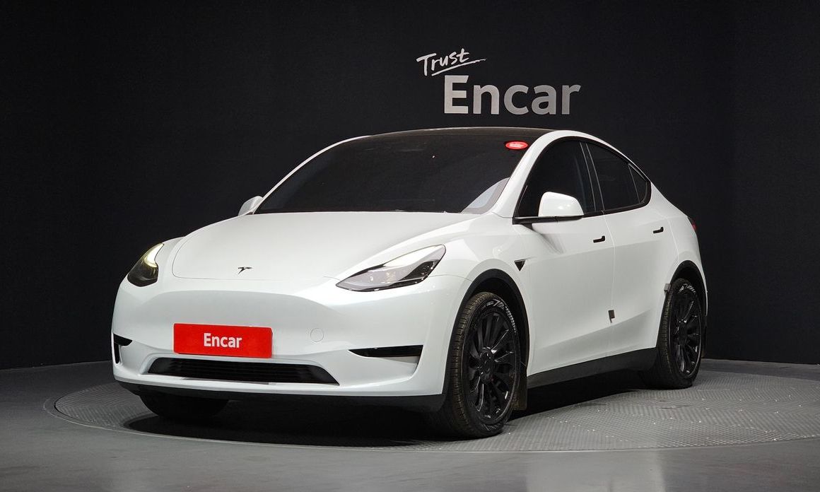 Tesla Model Y 2024