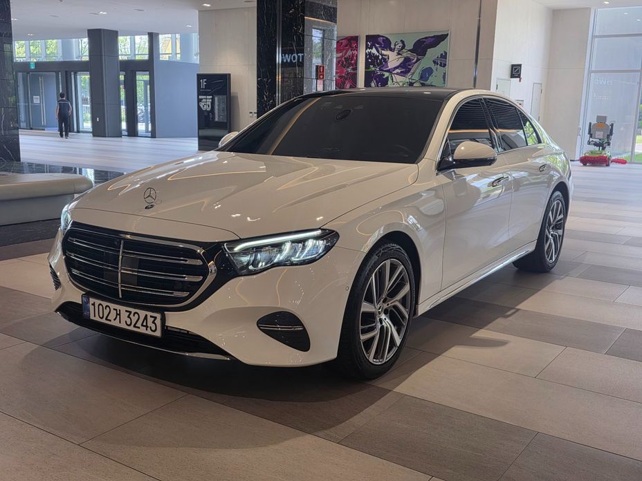 Mercedes-Benz E-Class 2024