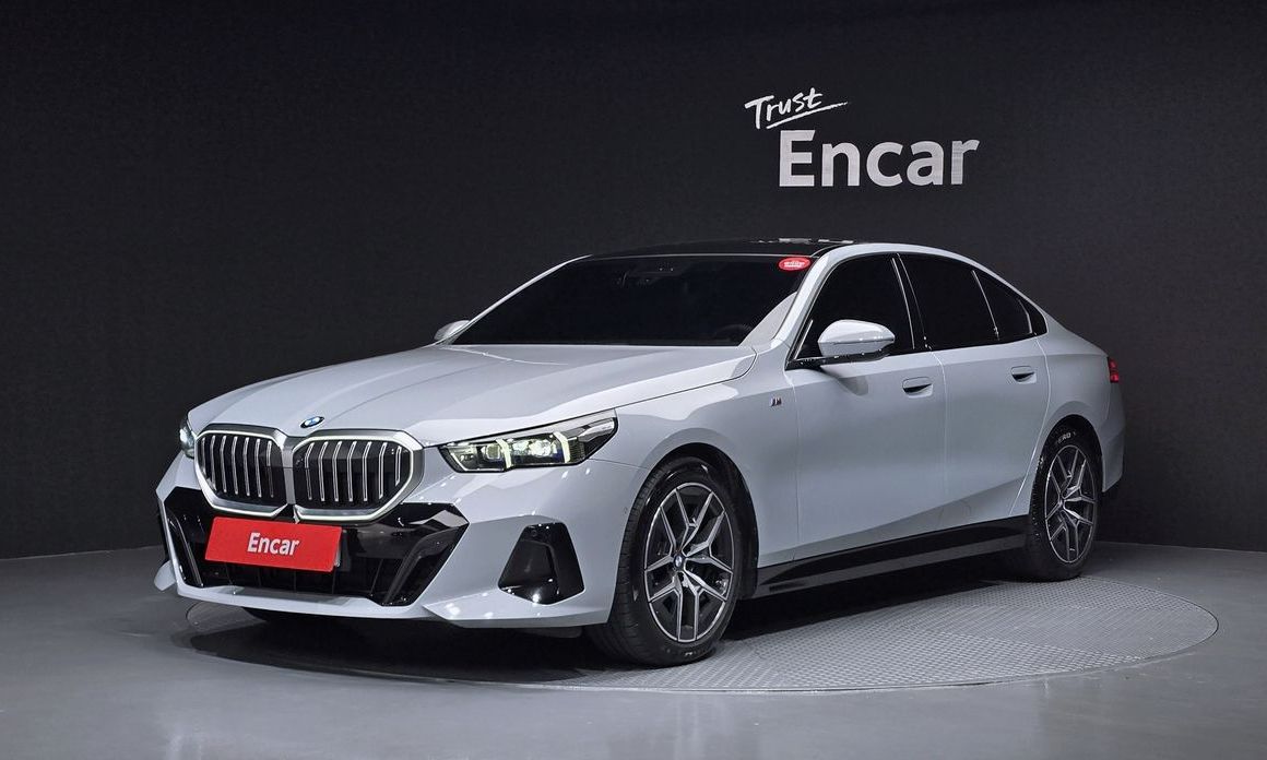 BMW 5-Series 2024