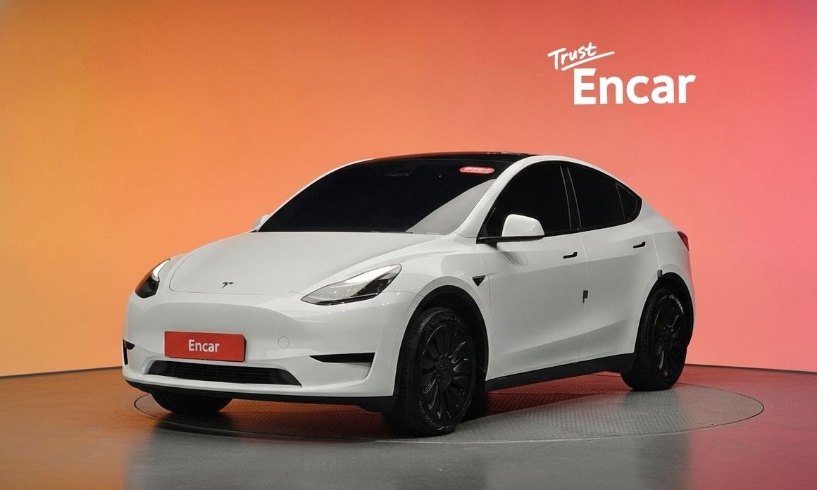 Tesla Model Y 2024