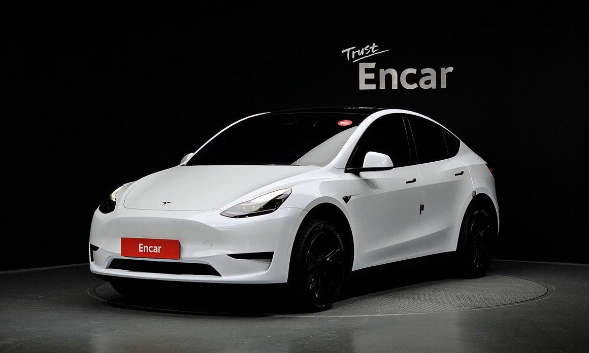 Tesla Model Y 2024