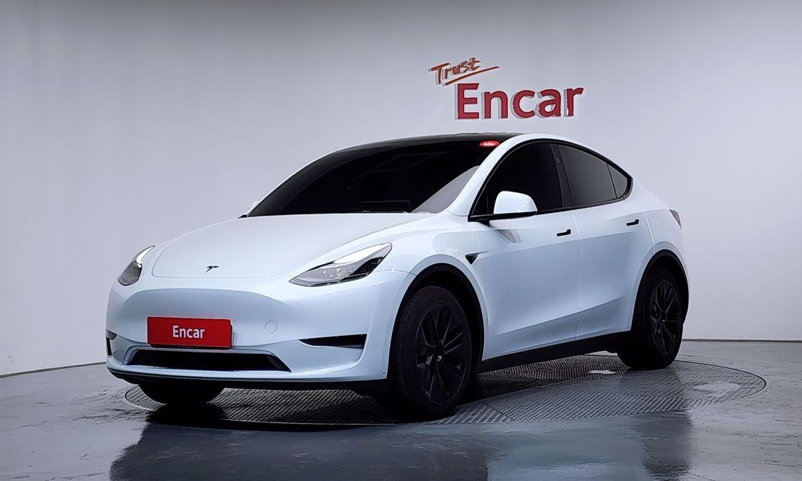 Tesla Model Y 2025