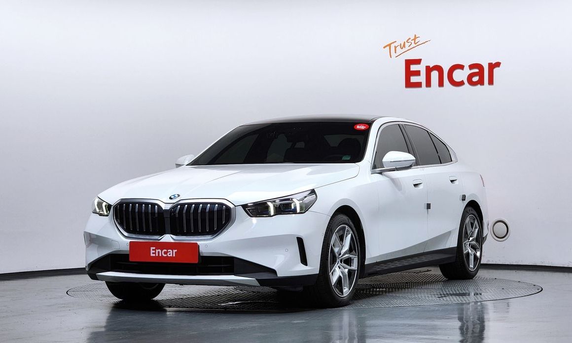 BMW 5-Series 2024