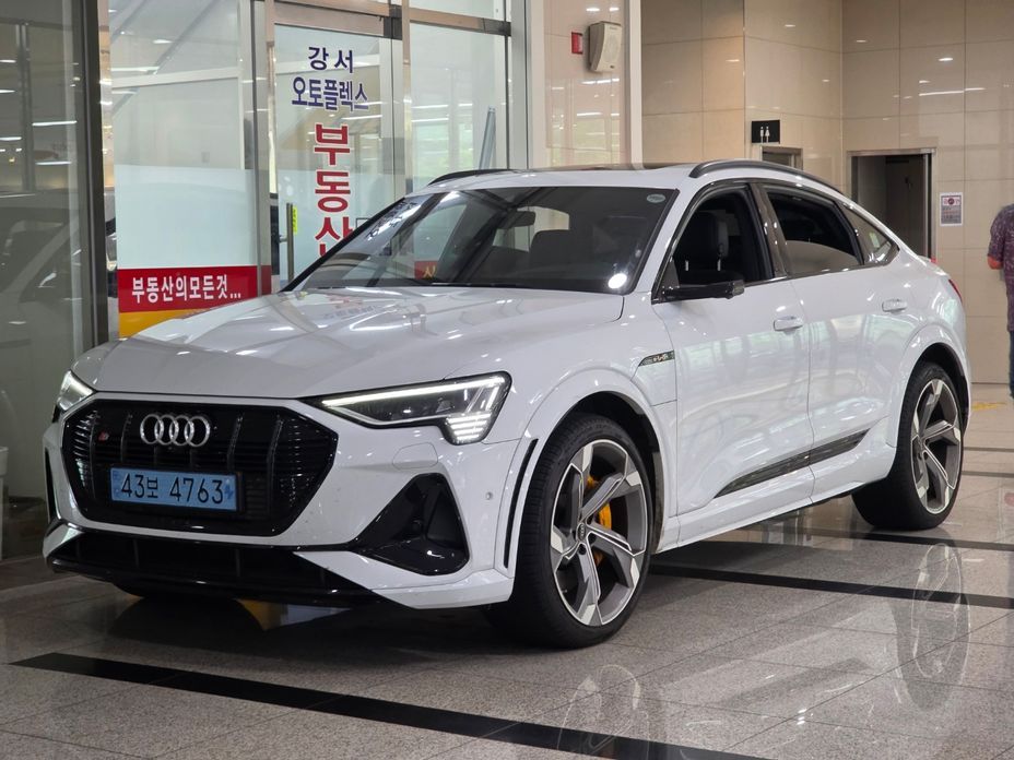 Audi e-tron 2023