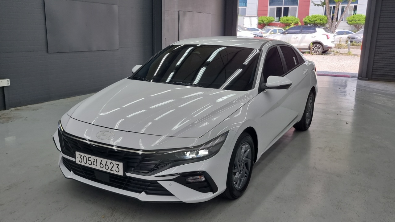 Hyundai AVANTE 2025
