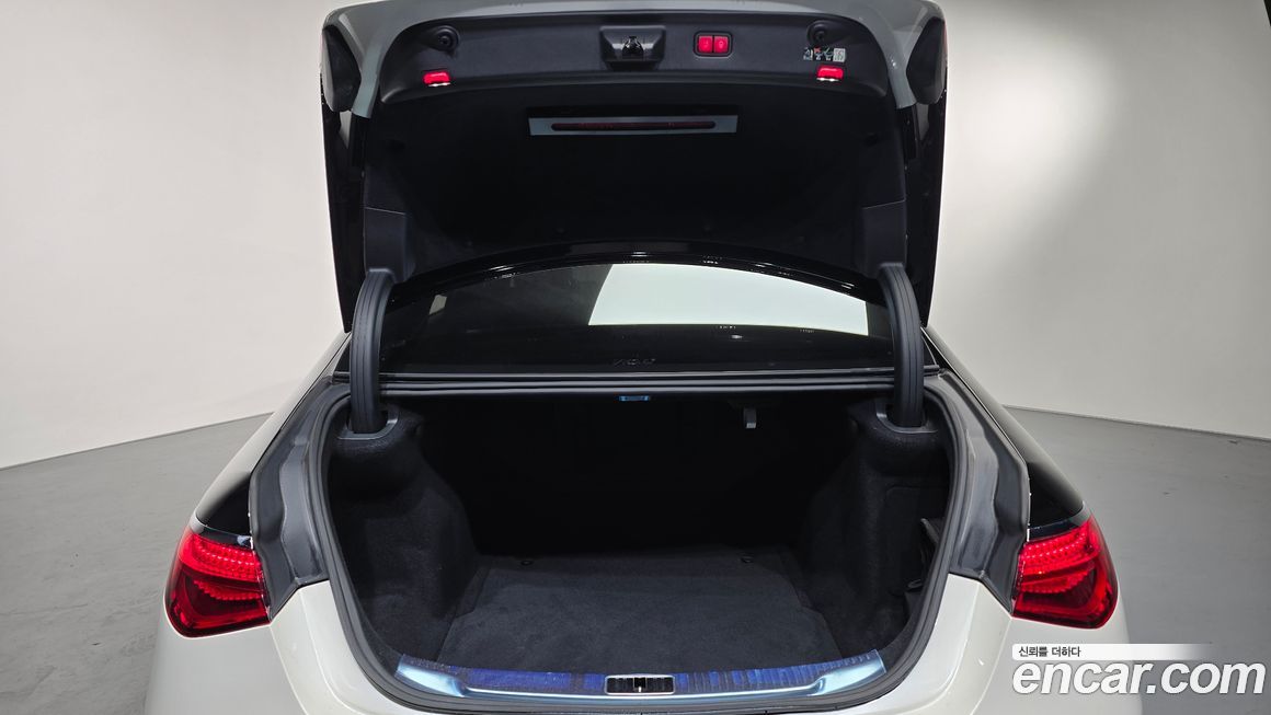 Mercedes-Benz S-Class 2023