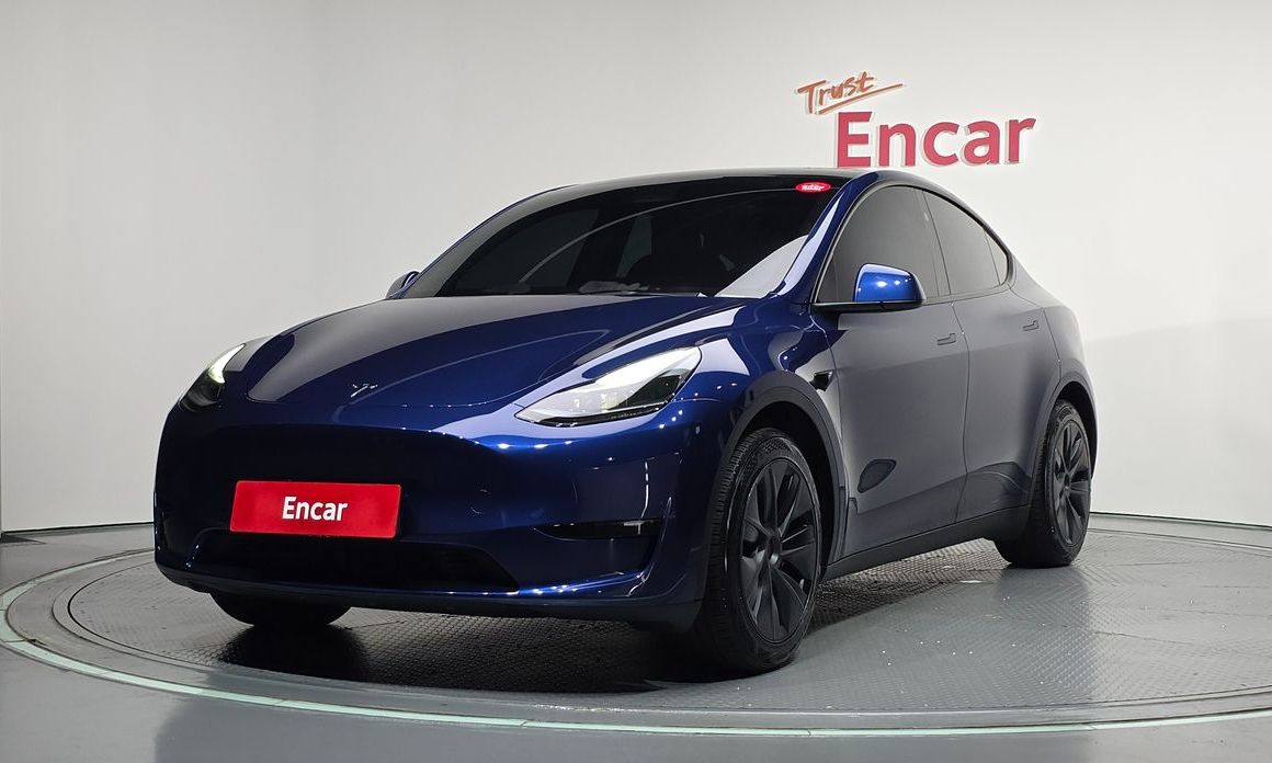 Tesla Model Y 2025