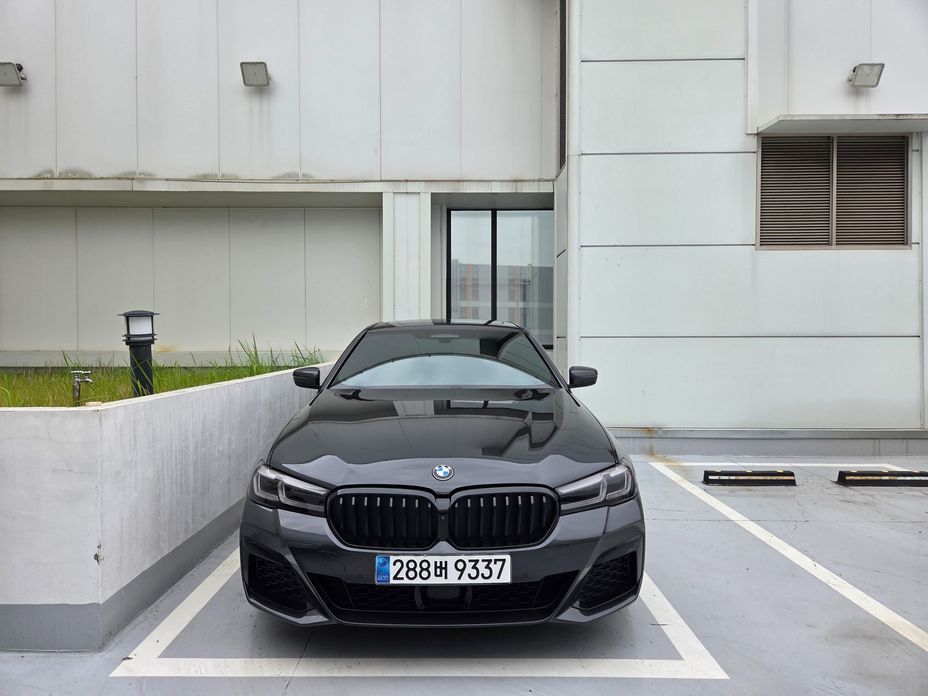 BMW 5-Series 2023