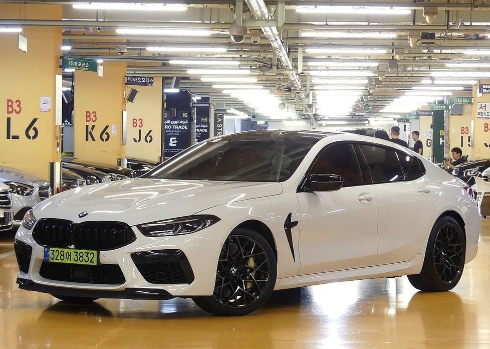 BMW M8 2025