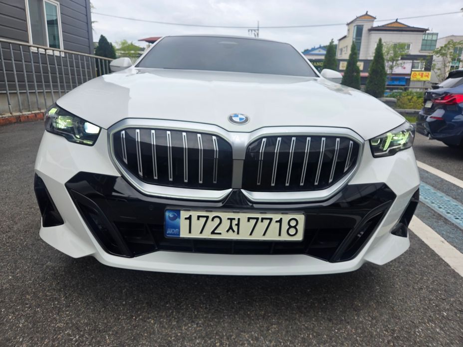 BMW 5-Series 2024