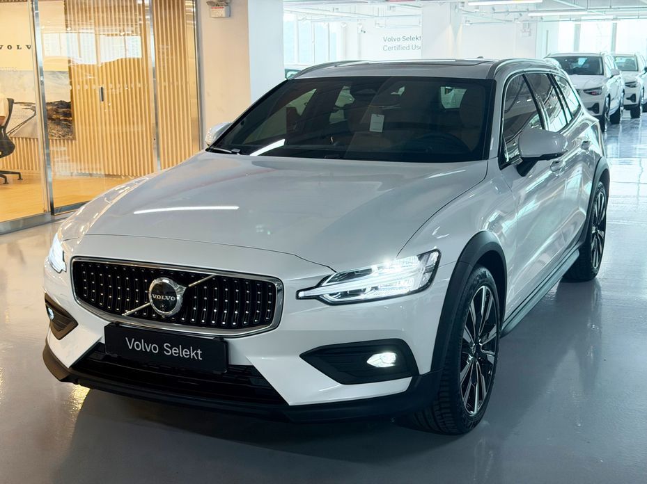 Volvo V60 2025