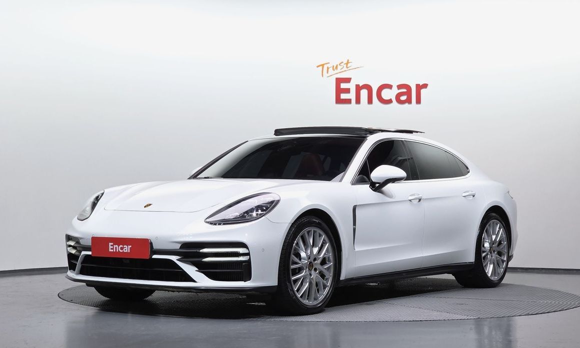 Porsche Panamera 2021