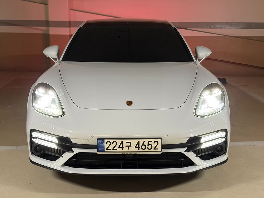 Porsche Panamera 2023