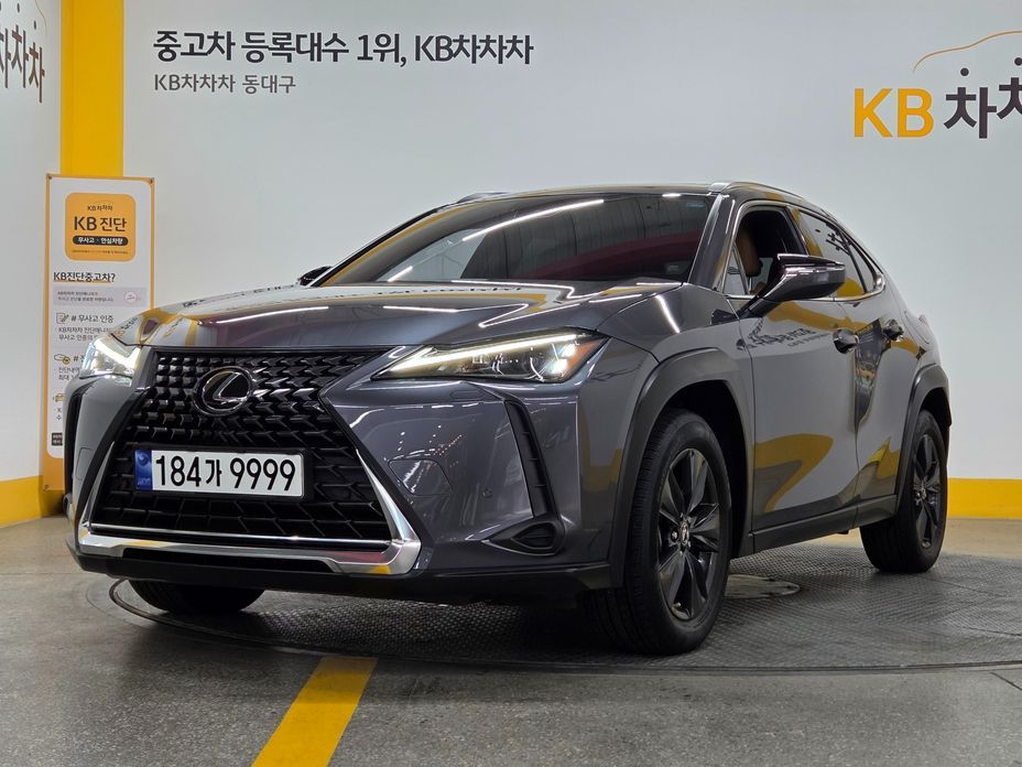 Lexus UX 2024