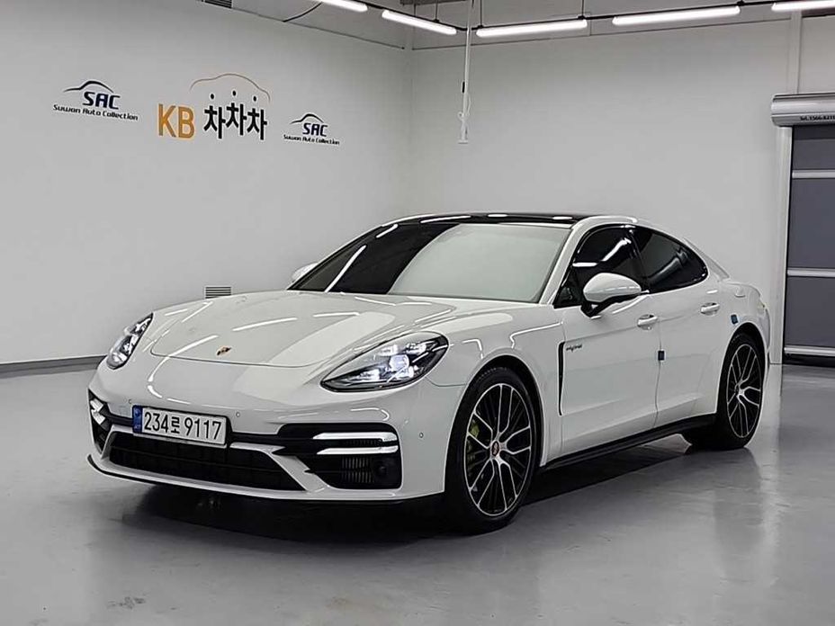 Porsche Panamera 2021