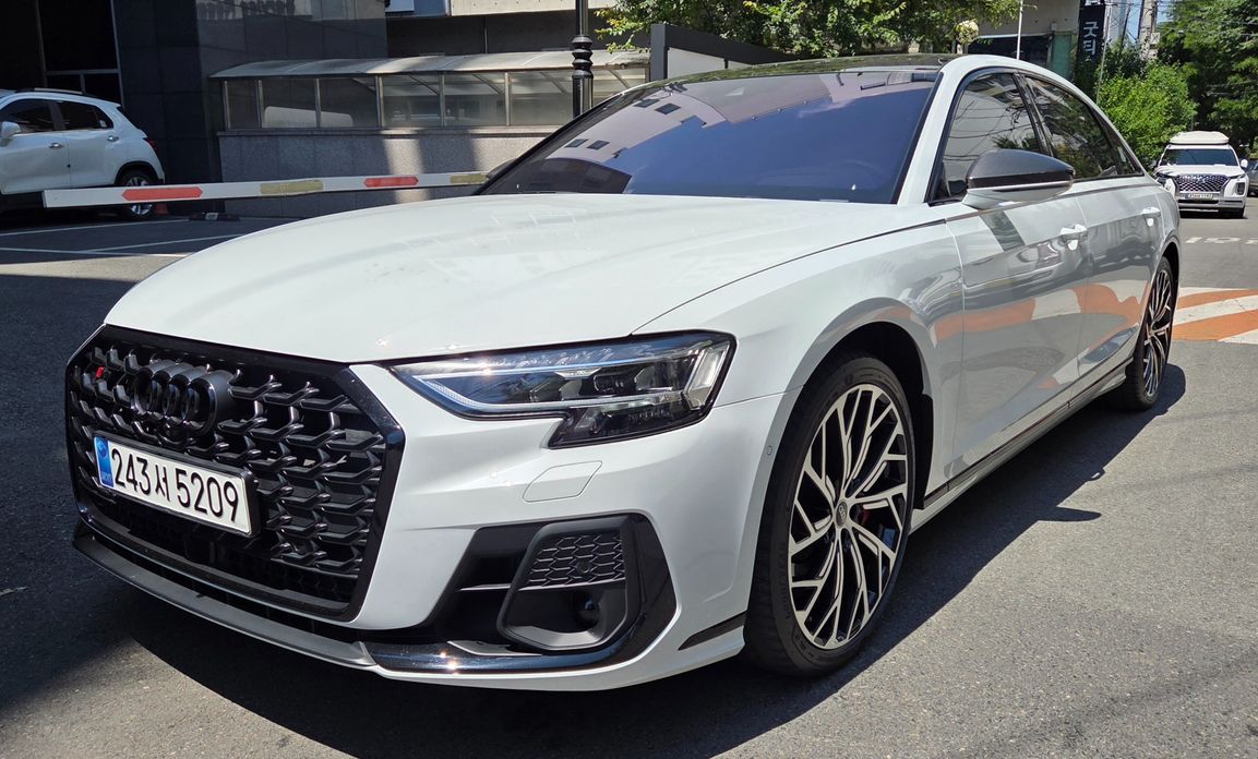 Audi S8 2023