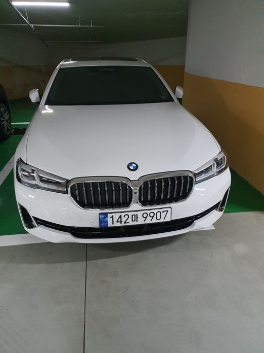 BMW 5-Series 2023