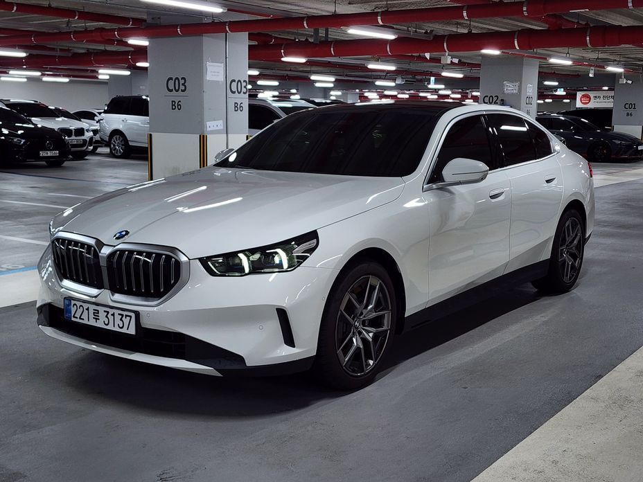 BMW 5-Series 2025