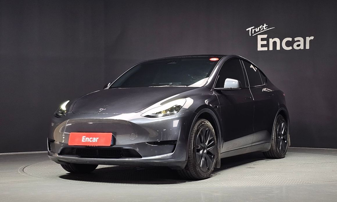 Tesla Model Y 2025