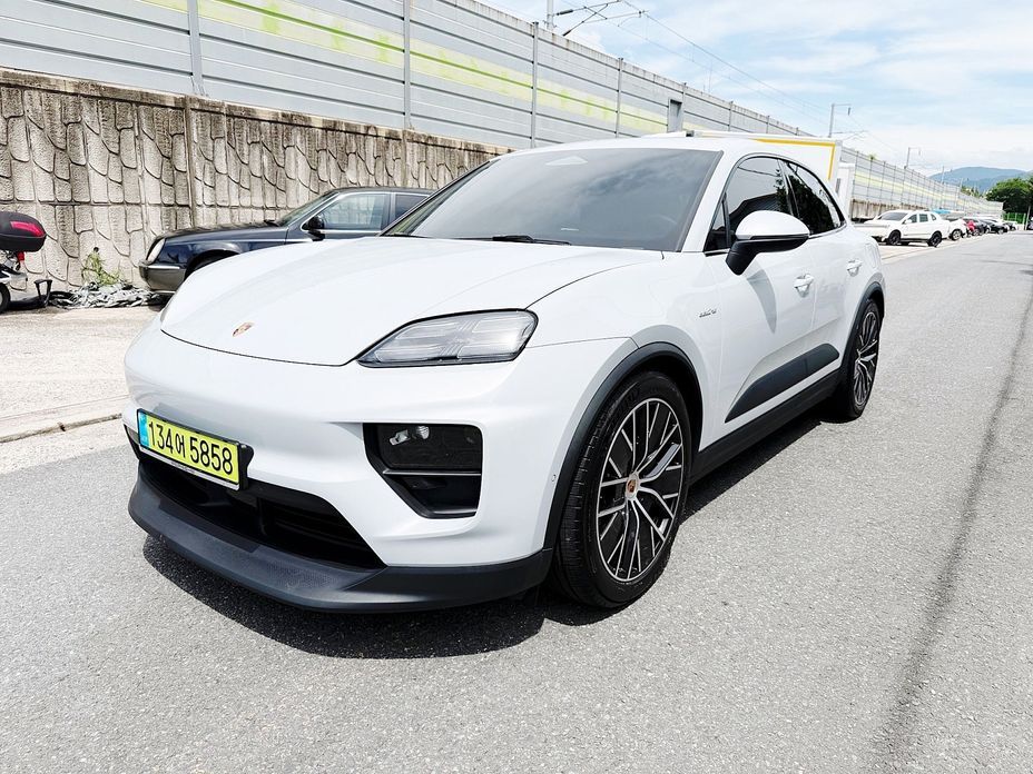 Porsche Macan 2025