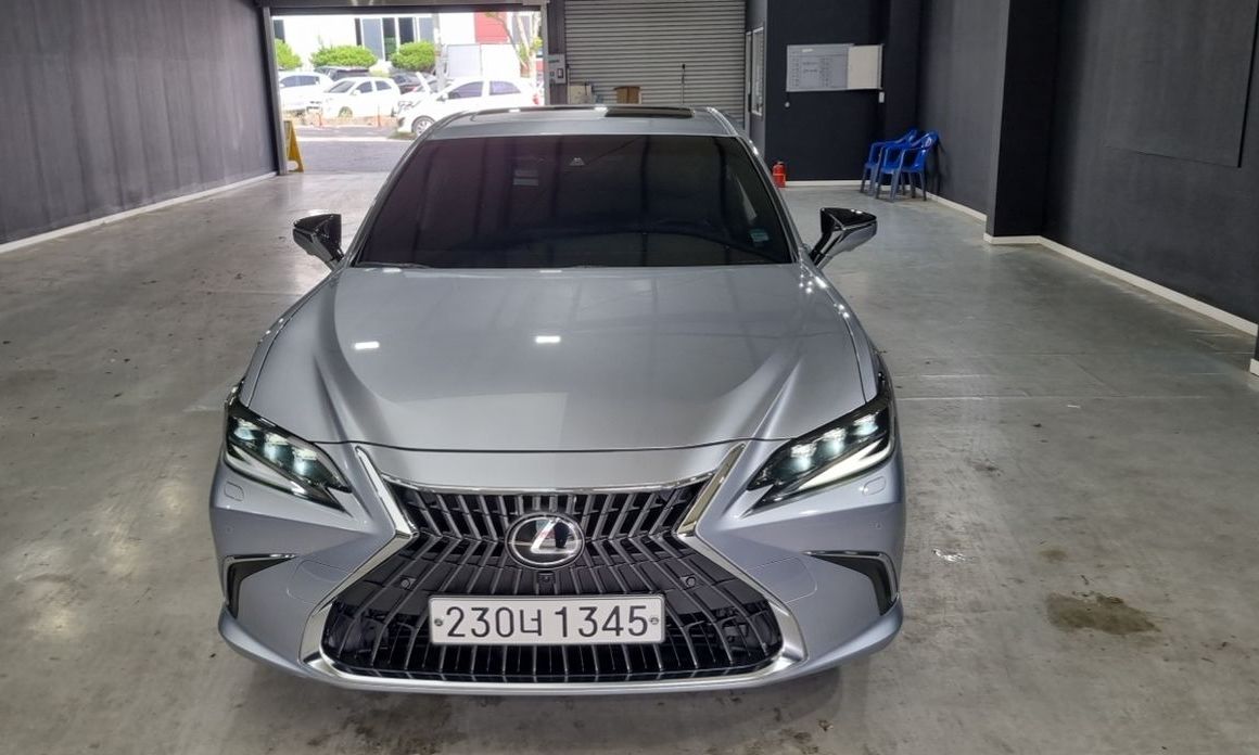 Lexus ES 2023