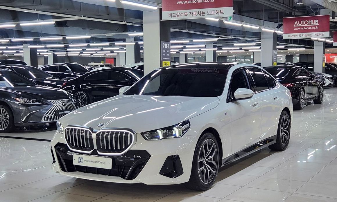 BMW 5-Series 2024
