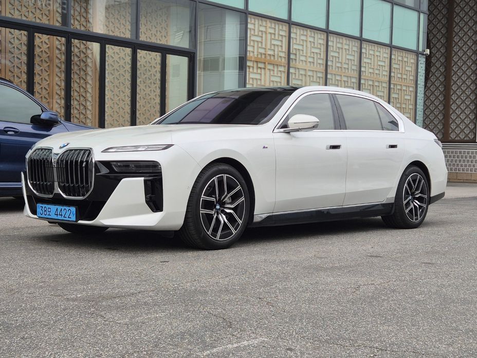BMW i7 2024
