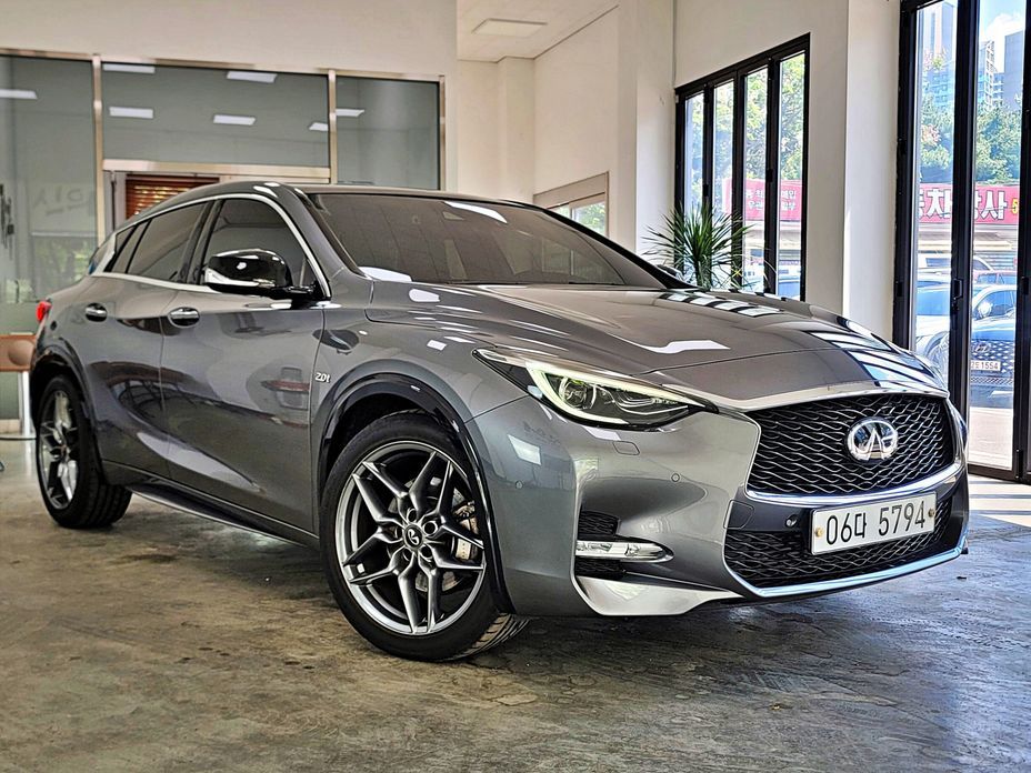 Infiniti Q30 2017