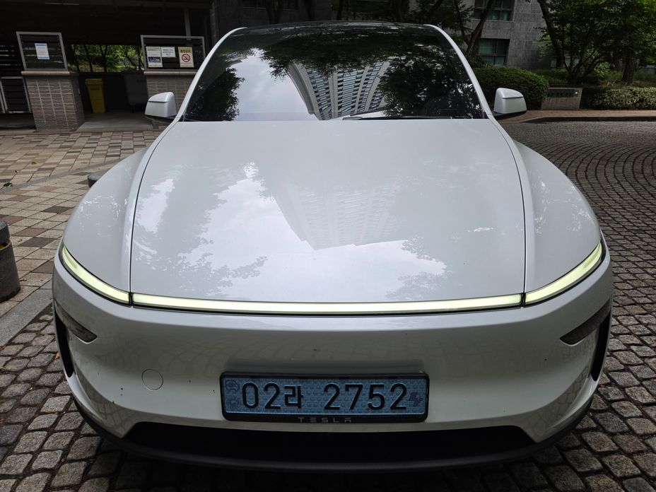 Tesla Model Y 2025