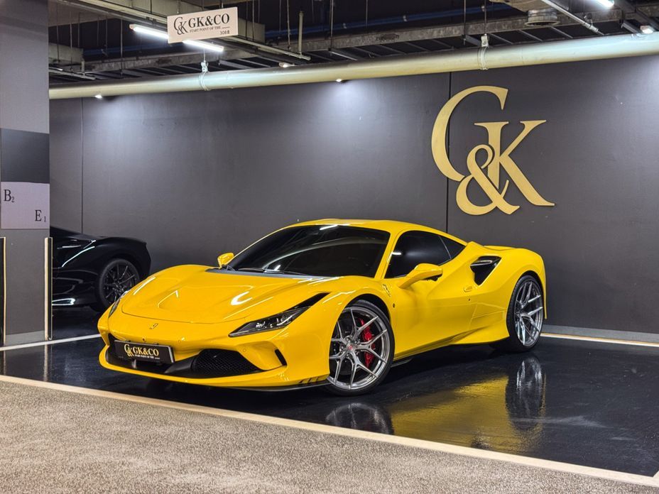 Ferrari F8 2022