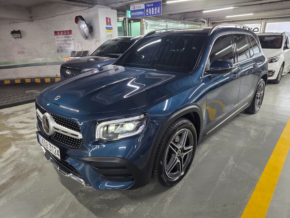 Mercedes-Benz GLB-Class 2023